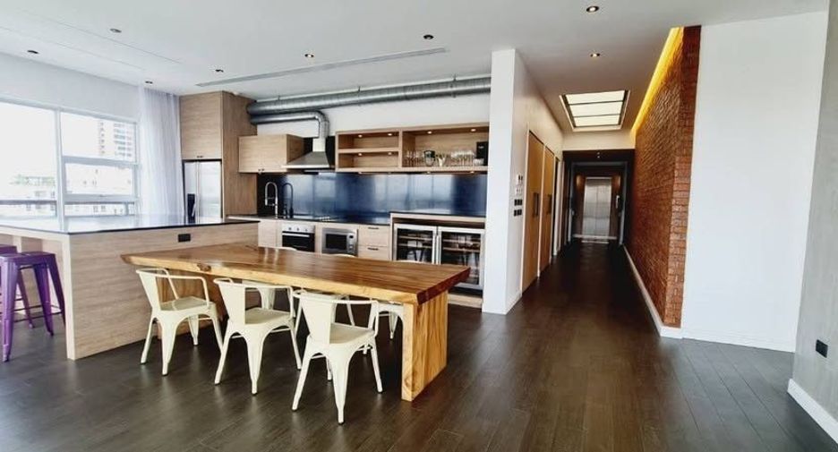 For rent 4 bedrooms condo 