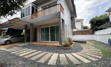 Casa en alquiler de 3 habitaciones en Bang Phli, Samut Prakan