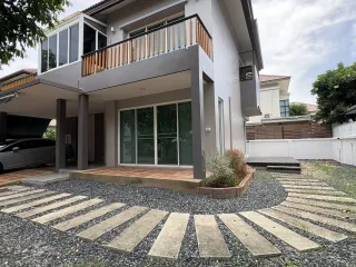 Haus zur Miete mit 3 Zimmer in Bang Phli, Samut Prakan