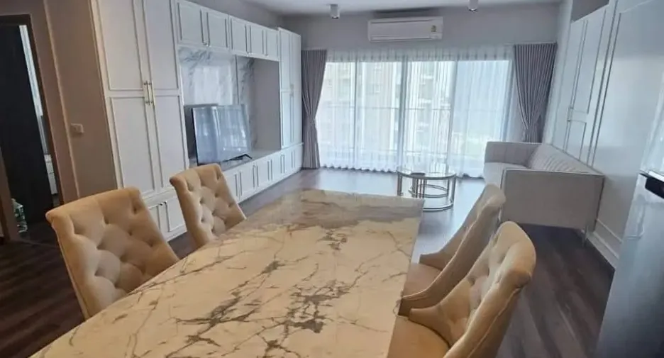 For rent and for sale 2 bedrooms condo in Huai Khwang, Bangkok