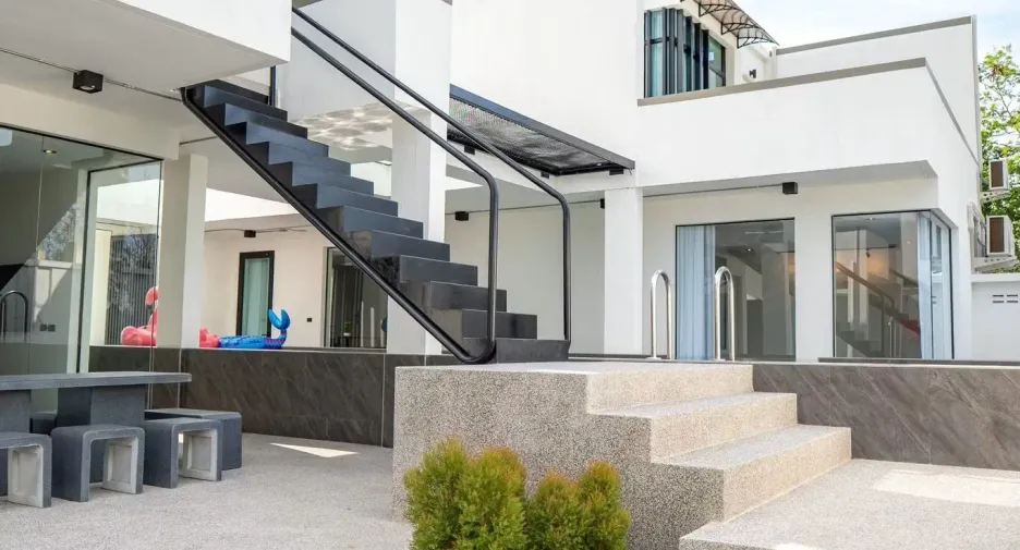 For rent 4 bedrooms villa in Hua Hin, Prachuap Khiri Khan
