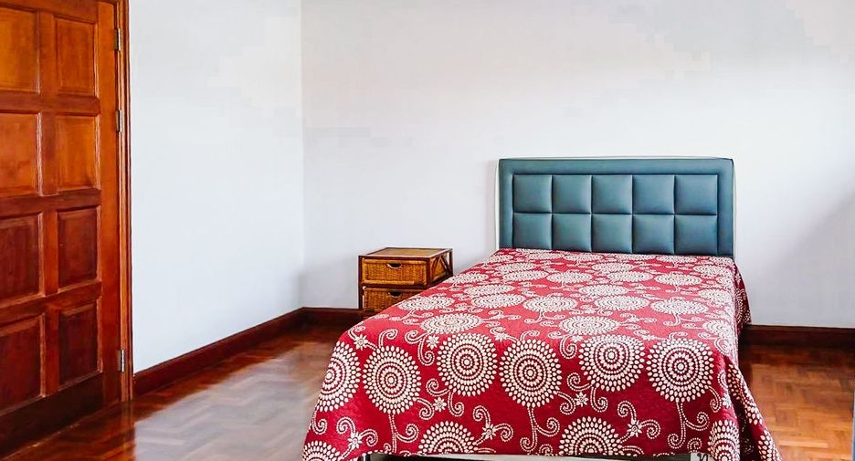 À vendre et à louer 4 chambres maison de ville à Hua Hin, Prachuap Khiri Khan