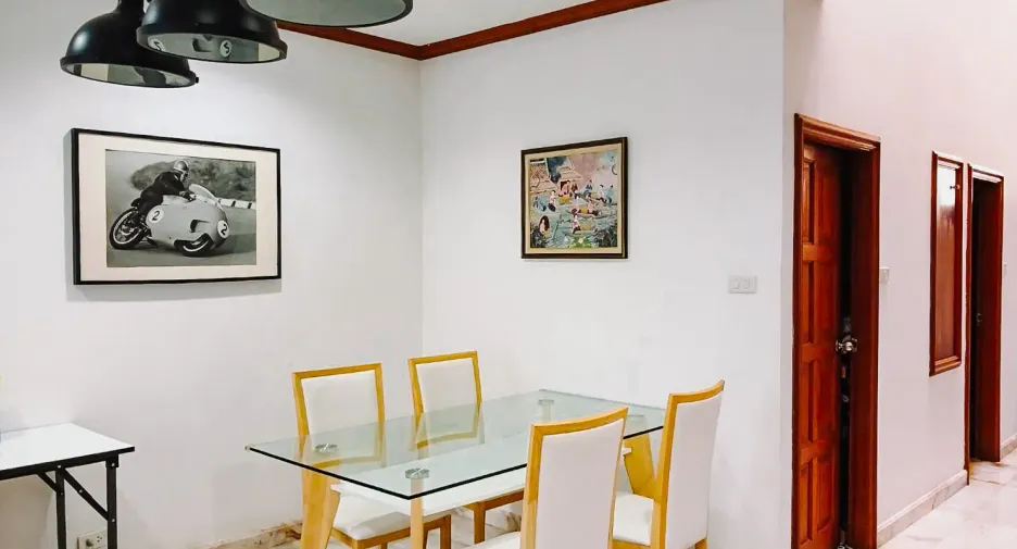 À vendre et à louer 4 chambres maison de ville à Hua Hin, Prachuap Khiri Khan