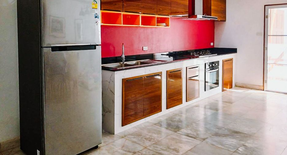 À vendre et à louer 4 chambres maison de ville à Hua Hin, Prachuap Khiri Khan