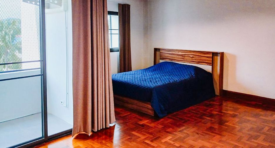 À vendre et à louer 4 chambres maison de ville à Hua Hin, Prachuap Khiri Khan