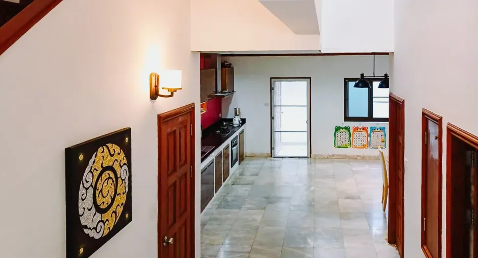 À vendre et à louer 4 chambres maison de ville à Hua Hin, Prachuap Khiri Khan
