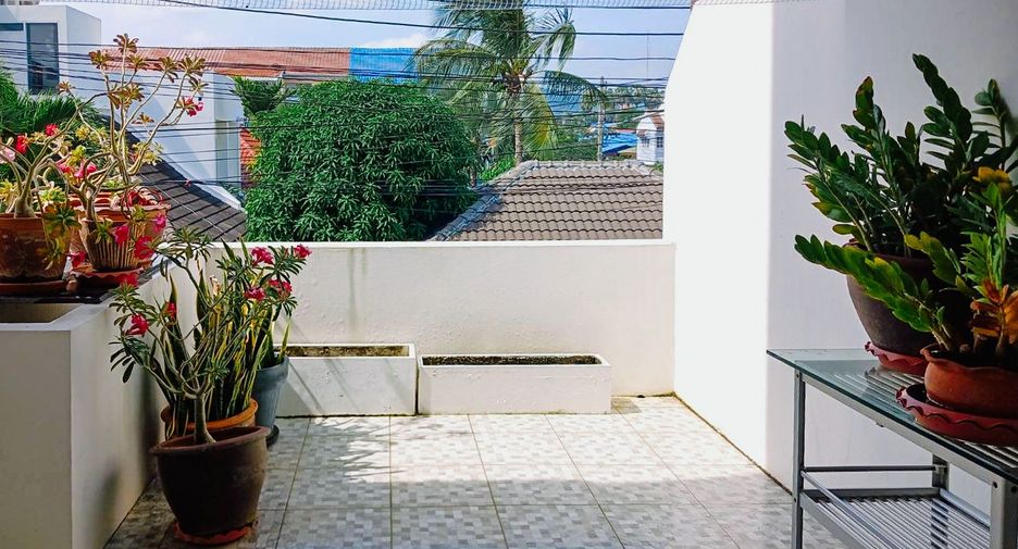 À vendre et à louer 4 chambres maison de ville à Hua Hin, Prachuap Khiri Khan
