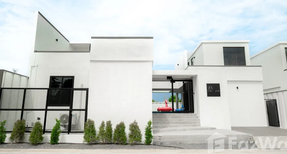 For rent 4 bedrooms villa 