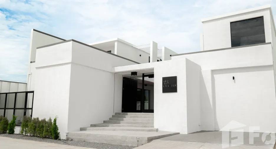 For rent 4 bedrooms villa 