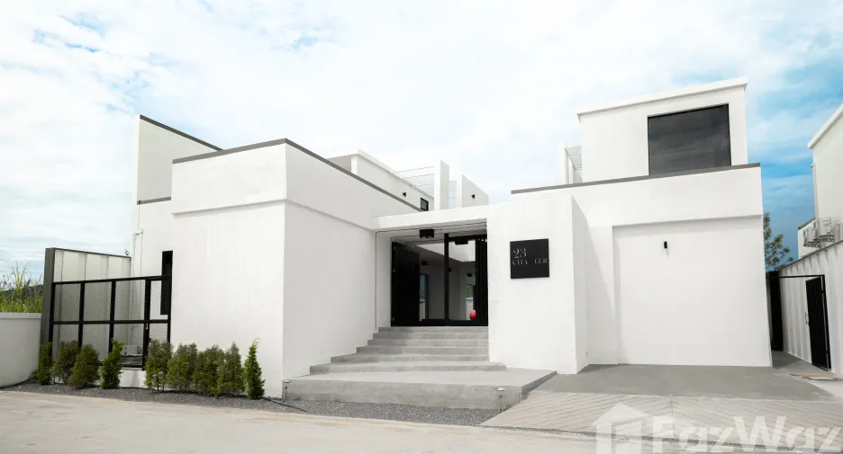 For rent 4 bedrooms villa 