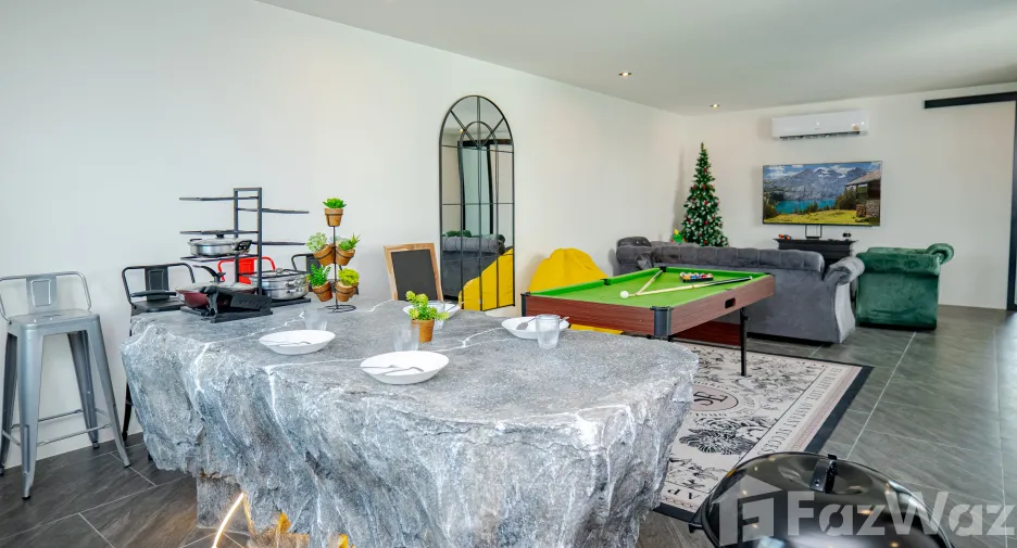 For rent 4 bedrooms villa 