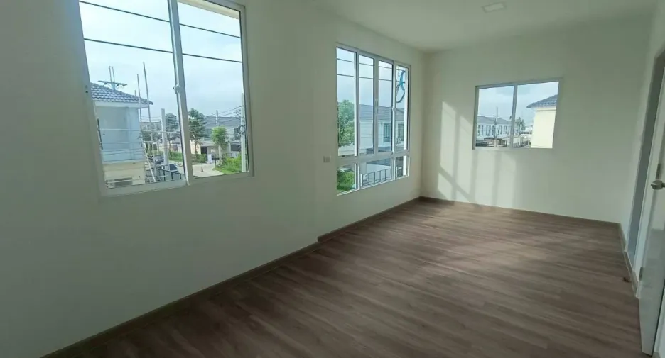 For sale 3 ベッドルーム townhouse in Mueang Samut Prakan, Samut Prakan