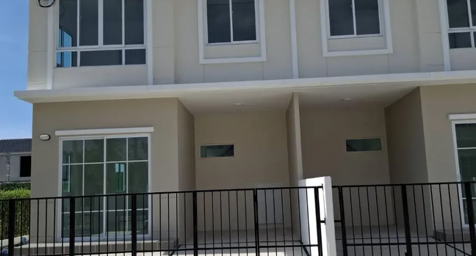For sale 3 ベッドルーム townhouse in Mueang Samut Prakan, Samut Prakan