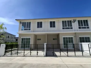 À vendre 3 chambres maison de ville à Mueang Samut Prakan, Samut Prakan