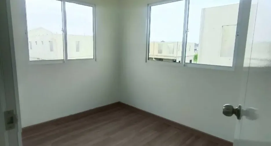 For sale 3 ベッドルーム townhouse in Mueang Samut Prakan, Samut Prakan