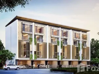 For rent 3 bedrooms townhouse in Yan Nawa, Bangkok