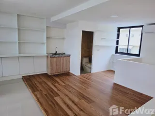 For rent 3 bedrooms townhouse in Yan Nawa, Bangkok