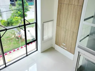 For rent 3 bedrooms townhouse in Yan Nawa, Bangkok