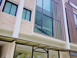 For rent 3 bedrooms townhouse in Yan Nawa, Bangkok