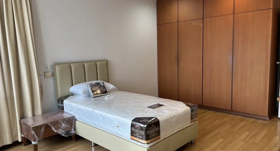 À louer 2 chambres appartement à Yan Nawa, Bangkok