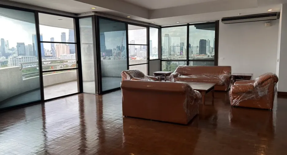 À louer 2 chambres appartement à Yan Nawa, Bangkok