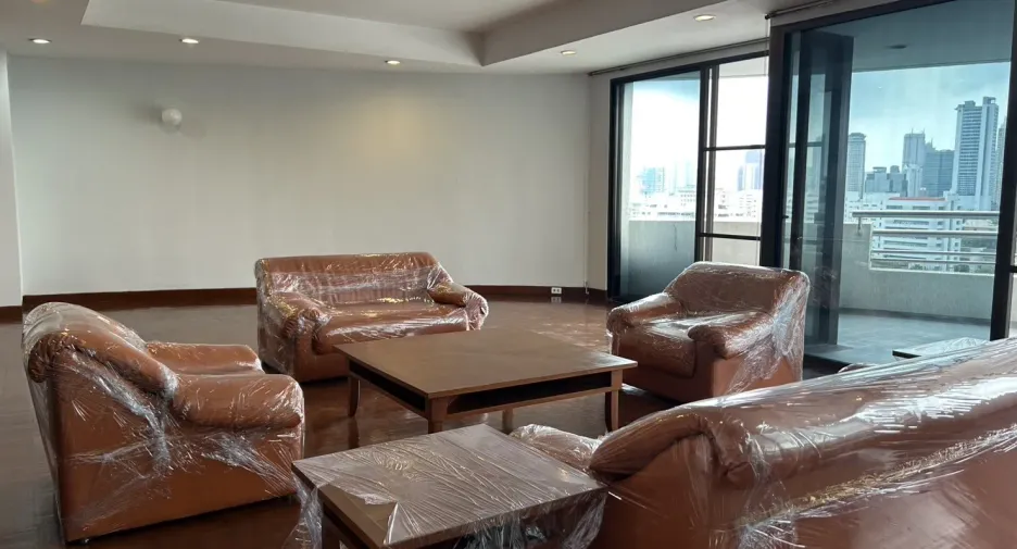 À louer 2 chambres appartement à Yan Nawa, Bangkok