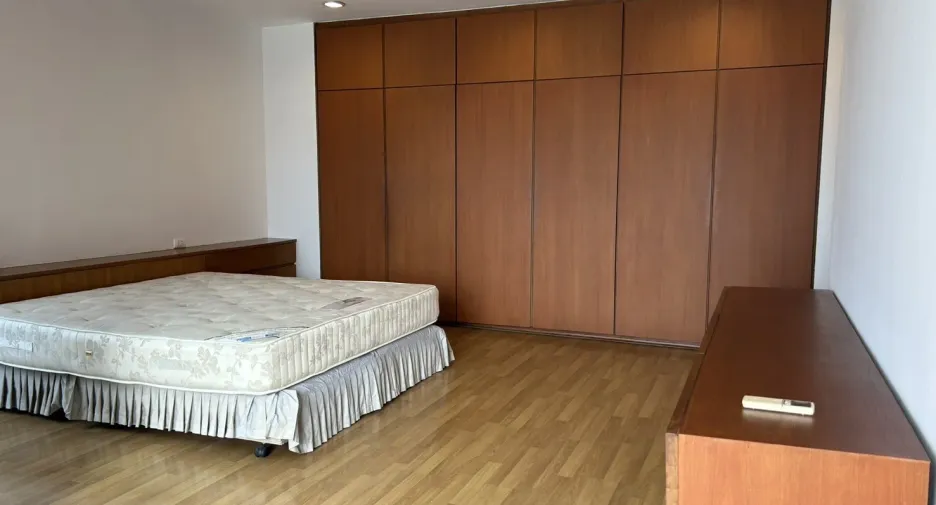 À louer 2 chambres appartement à Yan Nawa, Bangkok
