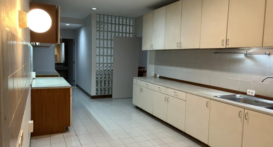 À louer 2 chambres appartement à Yan Nawa, Bangkok