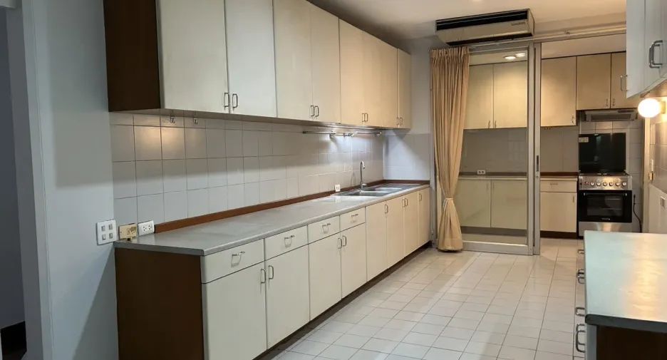 À louer 2 chambres appartement à Yan Nawa, Bangkok