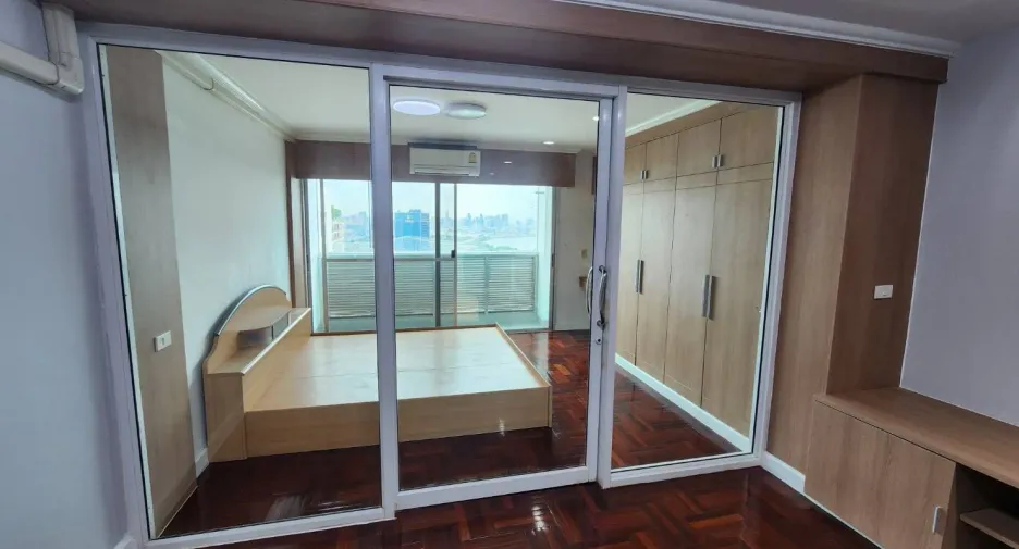 À louer 1 chambre condo à Yan Nawa, Bangkok