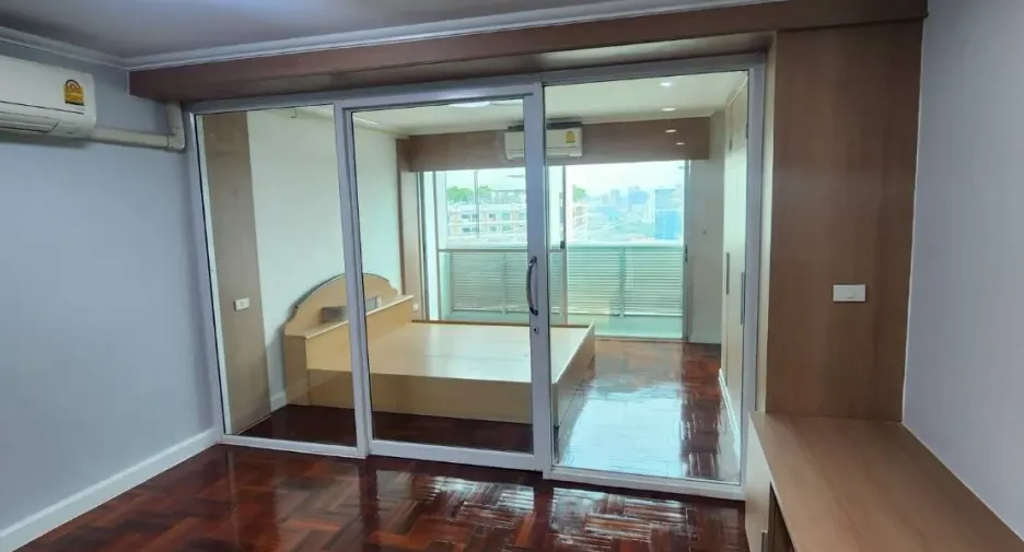 À louer 1 chambre condo à Yan Nawa, Bangkok