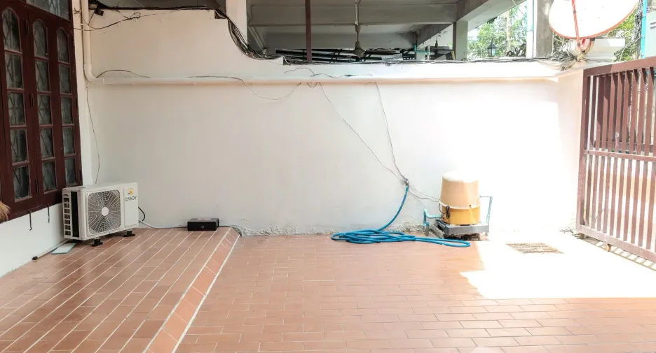 Reihenhaus zur Miete mit 4 Zimmer in Huai Khwang, Bangkok