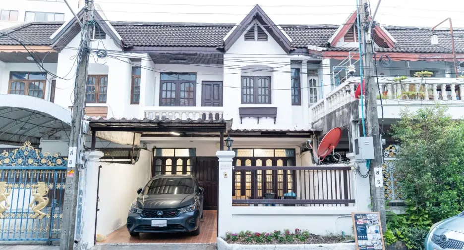 Reihenhaus zur Miete mit 4 Zimmer in Huai Khwang, Bangkok