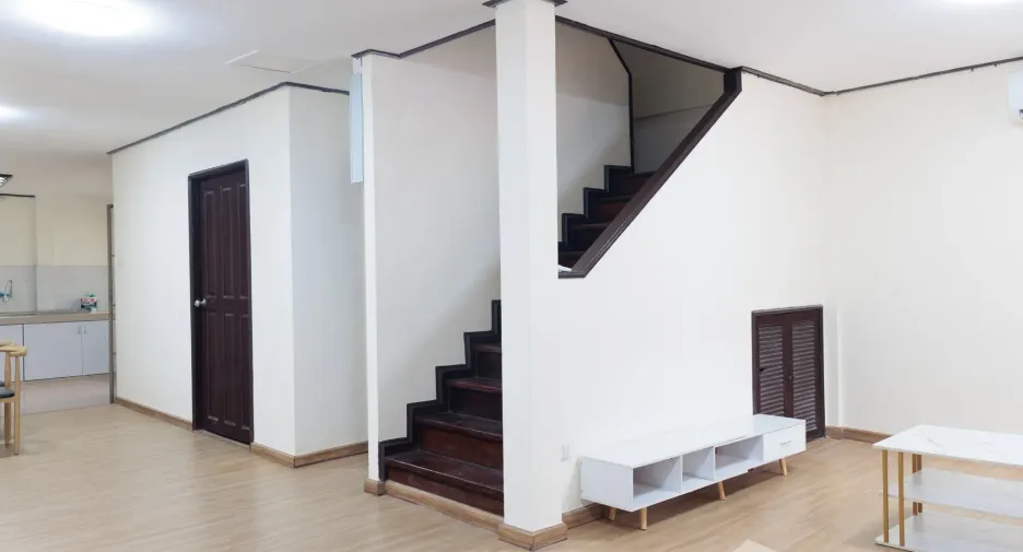Reihenhaus zur Miete mit 4 Zimmer in Huai Khwang, Bangkok