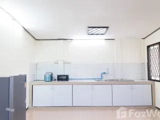 Reihenhaus zur Miete mit 4 Zimmer in Huai Khwang, Bangkok