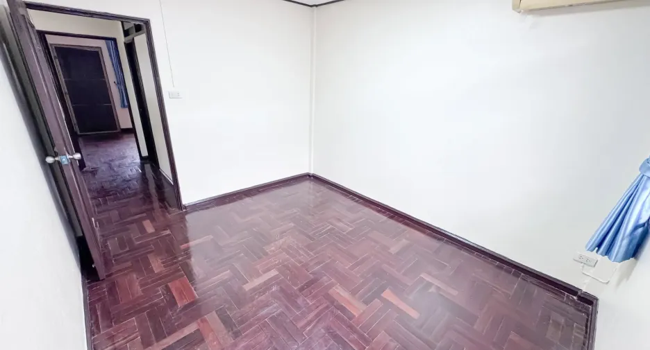 Reihenhaus zur Miete mit 4 Zimmer in Huai Khwang, Bangkok