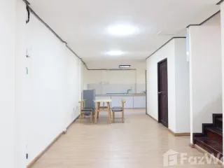 Reihenhaus zur Miete mit 4 Zimmer in Huai Khwang, Bangkok