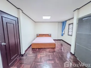 Reihenhaus zur Miete mit 4 Zimmer in Huai Khwang, Bangkok