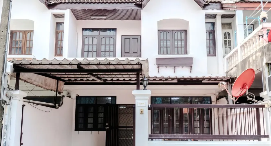 Reihenhaus zur Miete mit 4 Zimmer in Huai Khwang, Bangkok