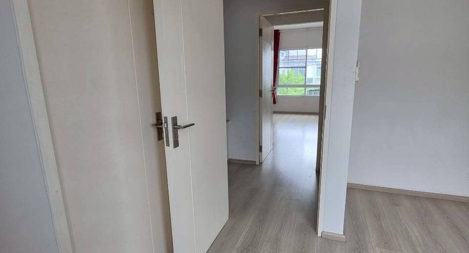 Casa adosada en venta de 2 habitaciones en Lat Krabang, Bangkok
