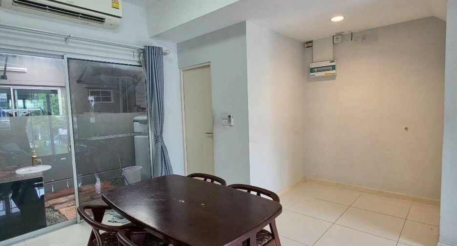 Casa adosada en venta de 2 habitaciones en Lat Krabang, Bangkok