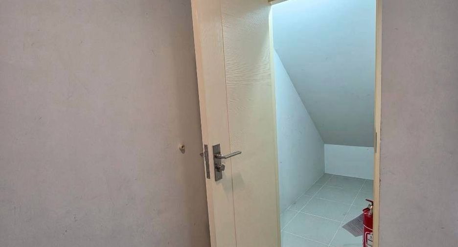 Casa adosada en venta de 2 habitaciones en Lat Krabang, Bangkok