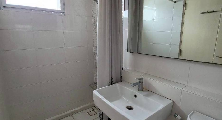 Casa adosada en venta de 2 habitaciones en Lat Krabang, Bangkok