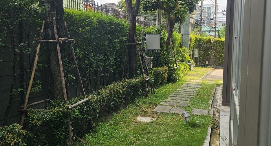 For sale studio condo in Mueang Samut Prakan, Samut Prakan