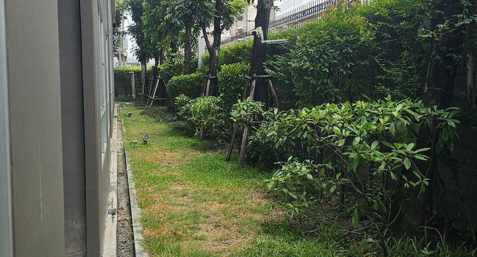 For sale studio condo in Mueang Samut Prakan, Samut Prakan
