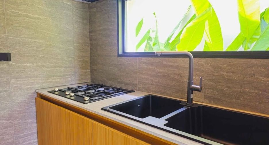 For rent 4 bedrooms villa in Mueang Phuket, Phuket