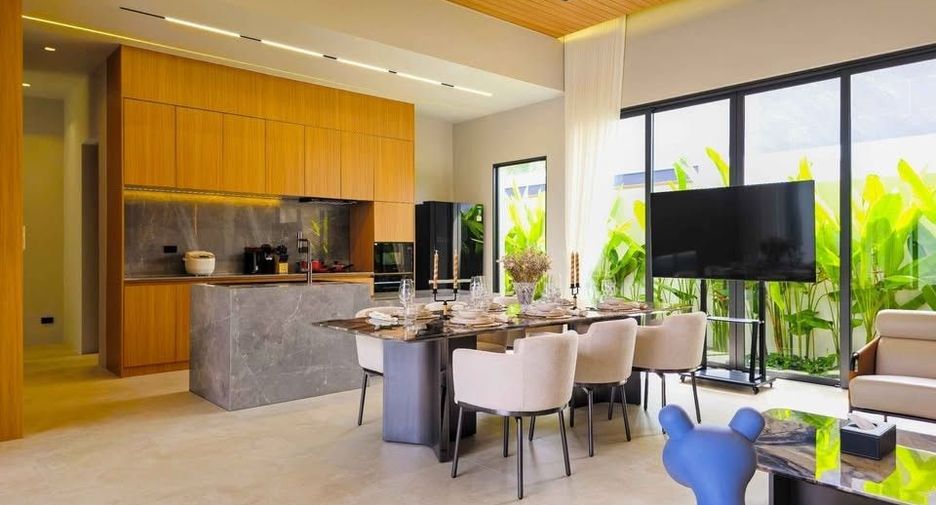 For rent 4 bedrooms villa in Mueang Phuket, Phuket
