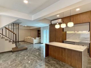 Reihenhaus zur Miete mit 5 Zimmer in Watthana, Bangkok