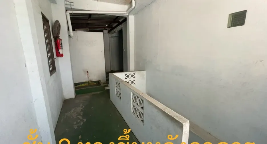Local comercial en venta de 7 habitaciones en Khlong Sam Wa, Bangkok
