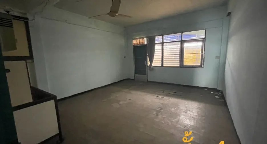 Local comercial en venta de 7 habitaciones en Khlong Sam Wa, Bangkok